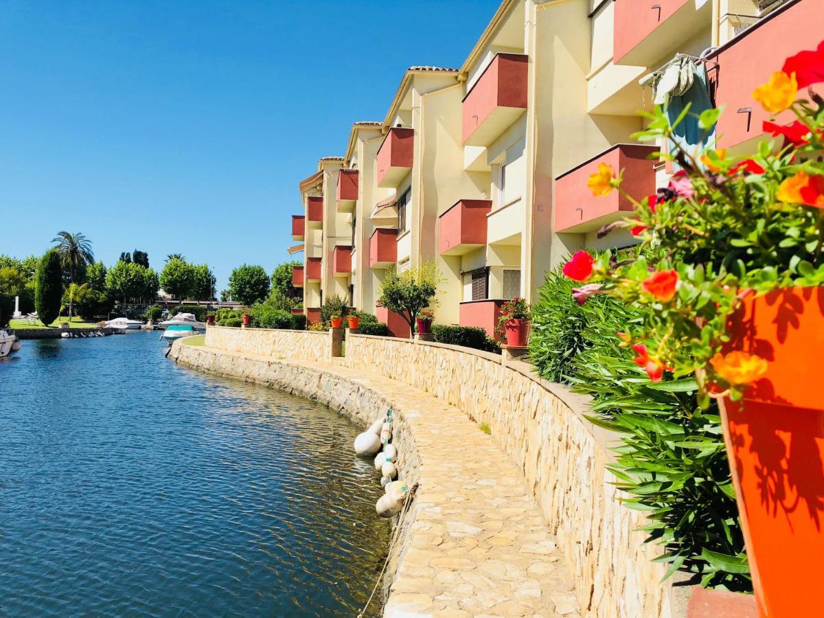 Port Sotavent 2C - Apartamento En La Marina De Empuriabrava - Piscina Comunitaria, - Parking - Vistas Al Canal - Cerca Centro Y Playa エクステリア 写真